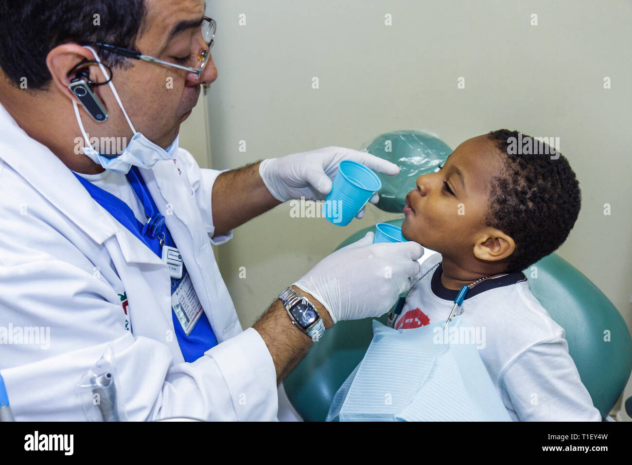 Miami Florida, Liberty City, Jessie Trice Community Health Center, Mundgesundheit, fair, kostenlose Betreuung, Prüfung, Freiwillige Freiwillige Freiwillige arbeiten Arbeiter, Stockfoto