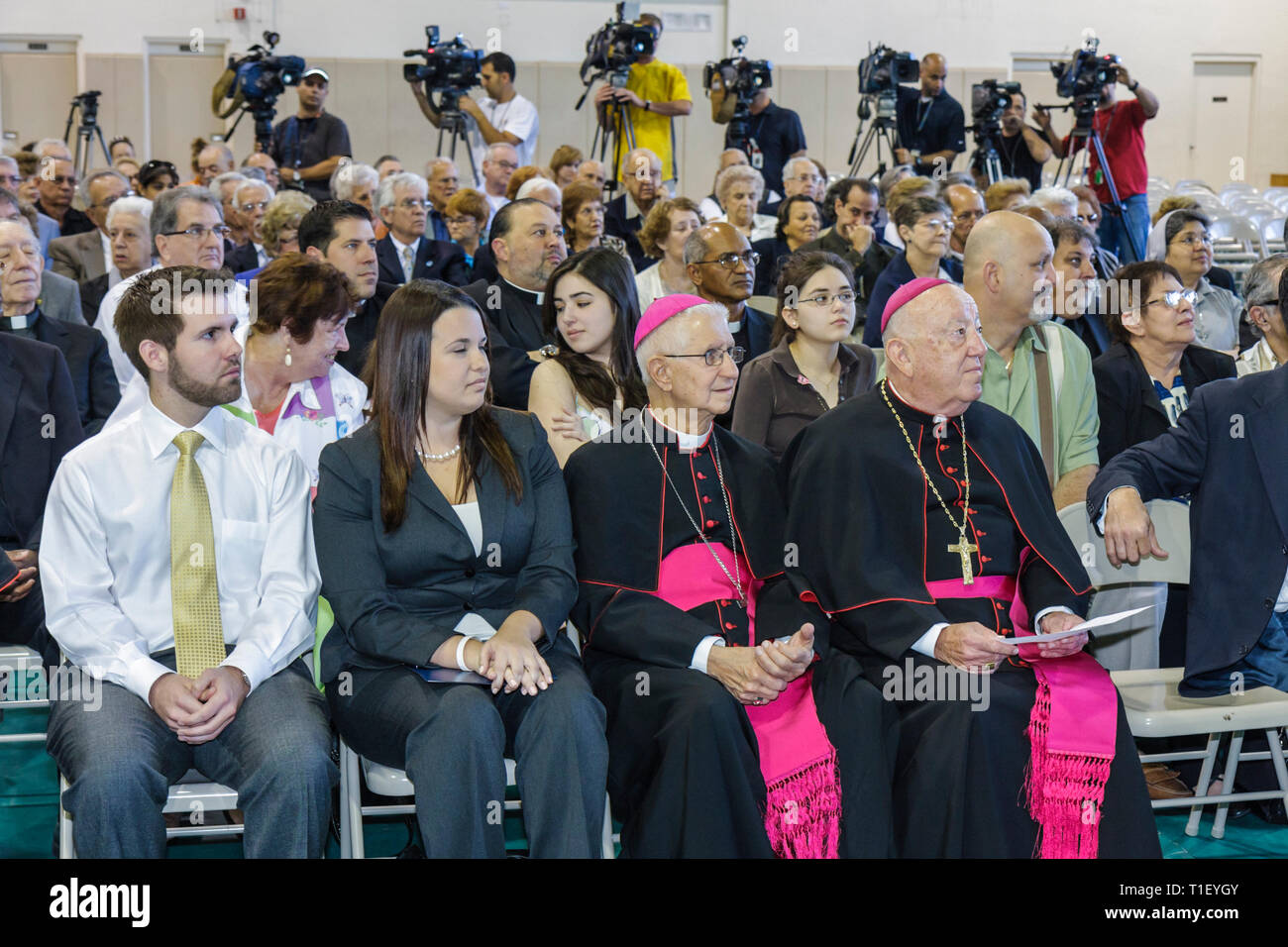 Miami Florida, Coconut Grove, LaSalle Catholic High School, Straßenbenennungszeremonie, Hochwürden Augustin Roman Way, Erzbischof Favalora, Katholik, Priester, d Stockfoto