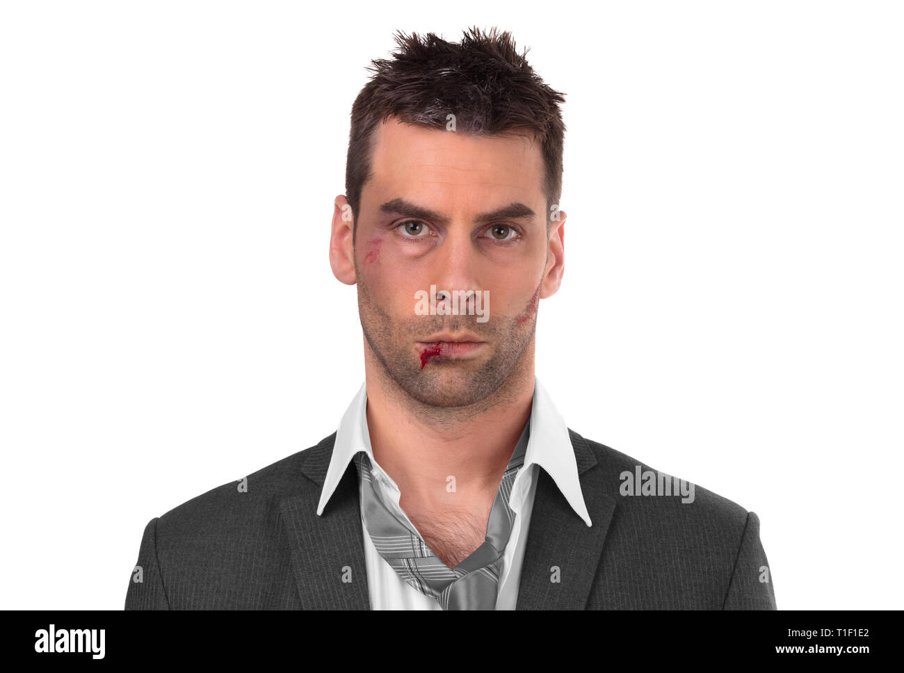 Nahaufnahme von einem Geschäftsmann mit blutigen Lippe, geschlagen und verletzt, isoliert Stockfoto