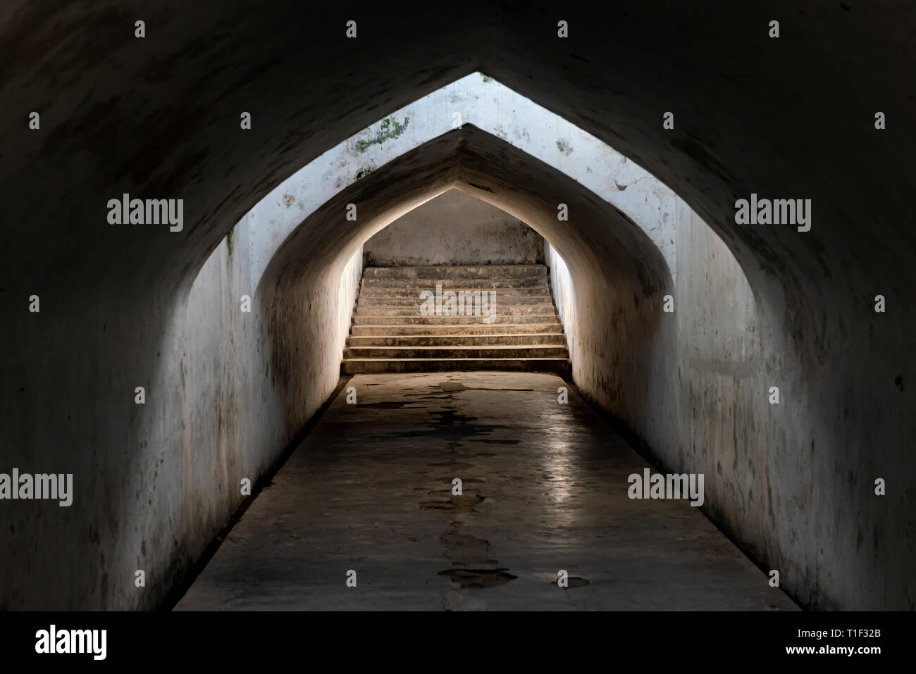 U-Bahn Tunnel bei Taman Sari in Yogyakarta. Stockfoto