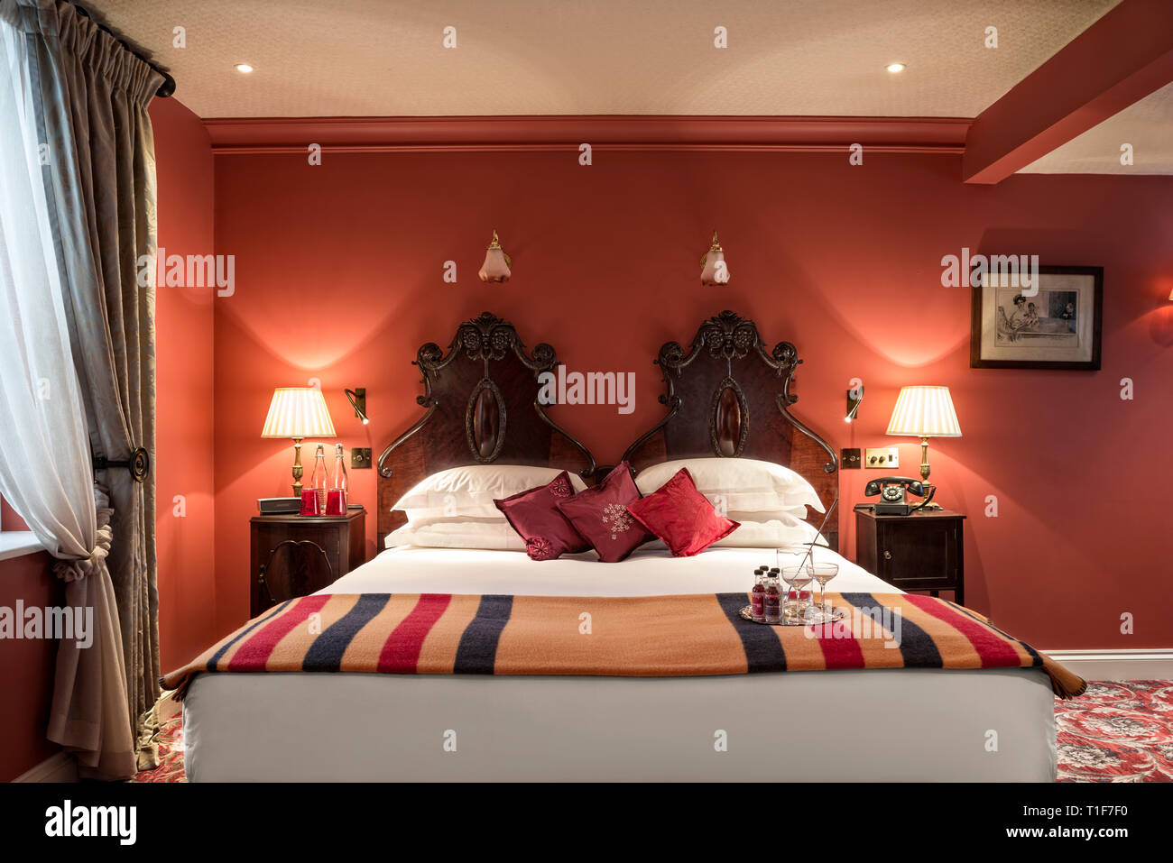 'Double-Bett im Zimmer im viktorianischen Stil der Zetter Stadthaus in London, England" Stockfoto