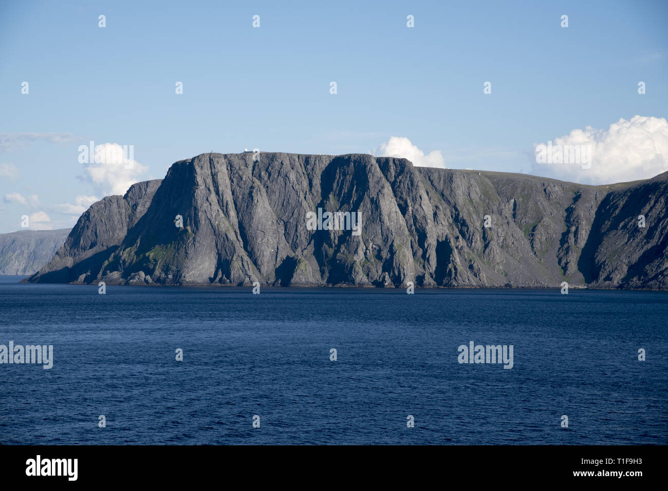 Das Nordkap ist ein extrem touristischen Hotspot auf der Insel Mageroya in Norhern Norwegen. Stockfoto