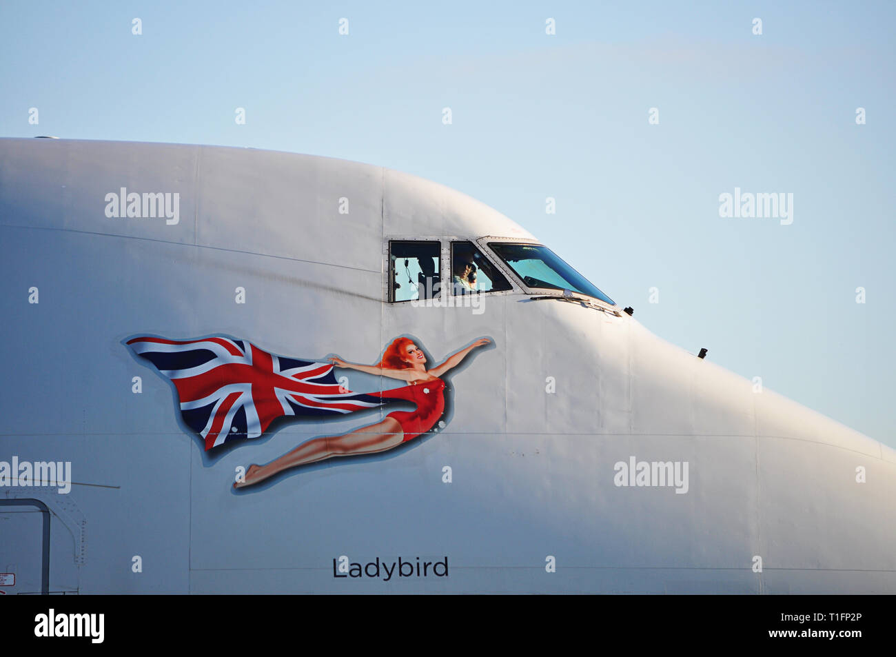 Flughafen Manchester, Großbritannien - 8. Januar 2018: Virgin Atlantic Airways Boeing 747-41 R MSN 28757 L/N 1117 G - große Marienkäfer Momente nach touchdow. Stockfoto