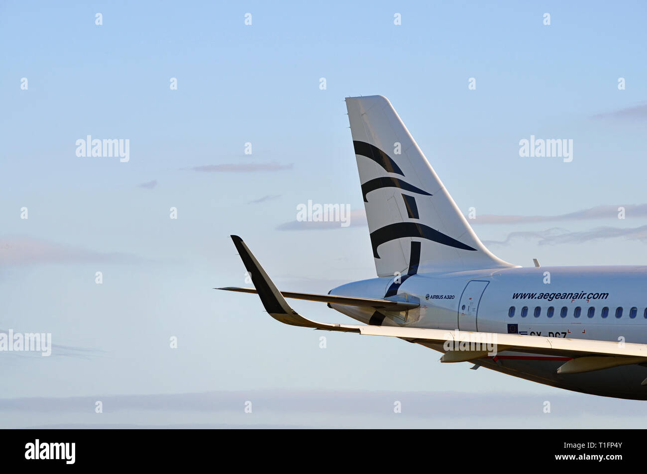 Flughafen Manchester, Großbritannien - 8. Januar 2018: Aegean Airlines Airbus A320-232 MSN 6643 SX-DGZ Momente nach Abheben. Stockfoto