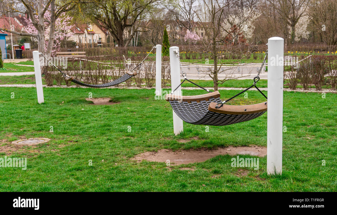 Hängematten in öffentlichen Garten, Entspannung und Erholung nach der Arbeit. Stockfoto