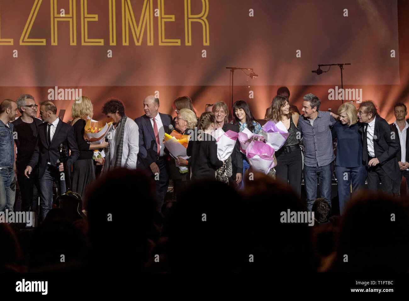 Paris, Frankreich. 18 Mär, 2019. Die Darsteller des XIV. Charity Gala gegen die Alzheimer Krankheit am Olympia am 18. März 2019 in Paris, Frankreich Stockfoto