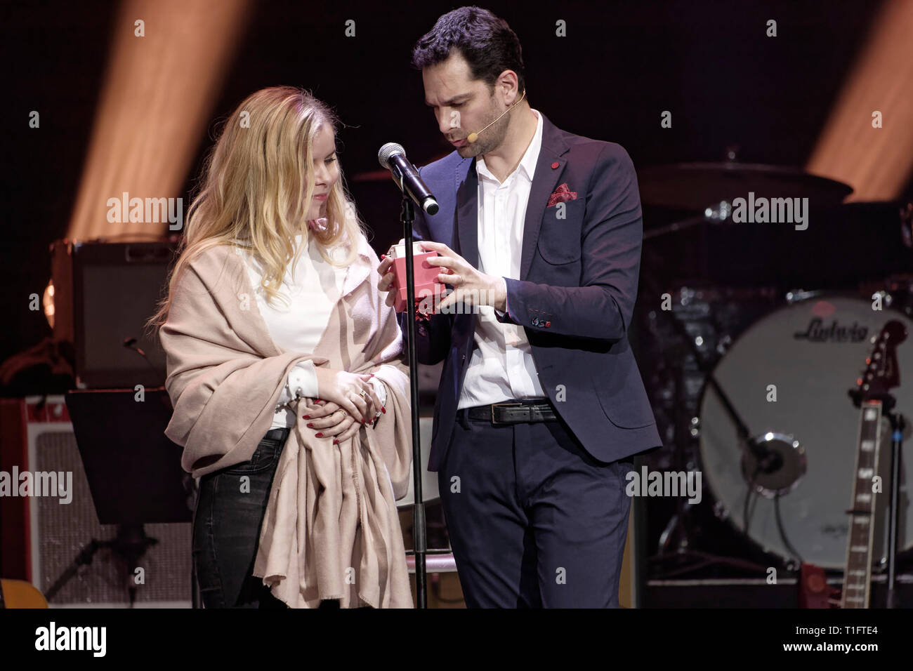 Paris, Frankreich. 18 Mär, 2019. Remi Larrousse und ein Gast während der XIV Charity Gala gegen die Alzheimer Krankheit am Olympia am 18. März 2019 Stockfoto