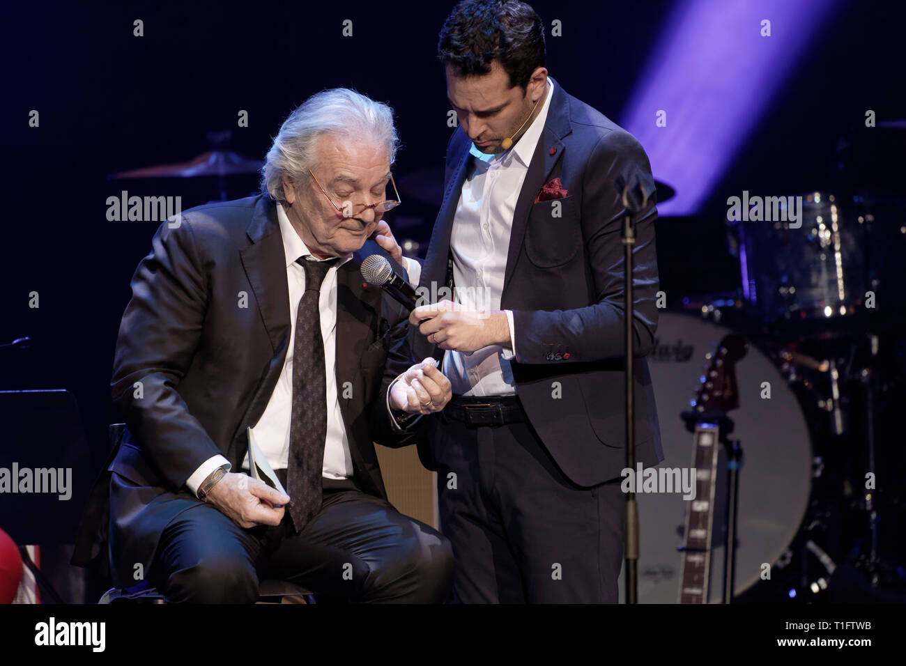 Paris, Frankreich. 18 Mär, 2019. Remi Larrousse, Mentalist und Pierre Arditi während der XIV Charity Gala gegen die Alzheimer Krankheit am Olympia Stockfoto