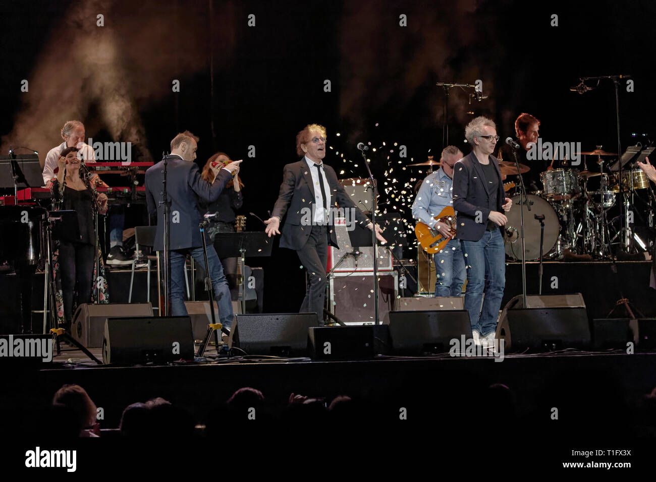 Paris, Frankreich. 18 Mär, 2019. Die Darsteller des XIV. Charity Gala gegen die Alzheimer Krankheit am Olympia am 18. März 2019 in Paris, Frankreich Stockfoto