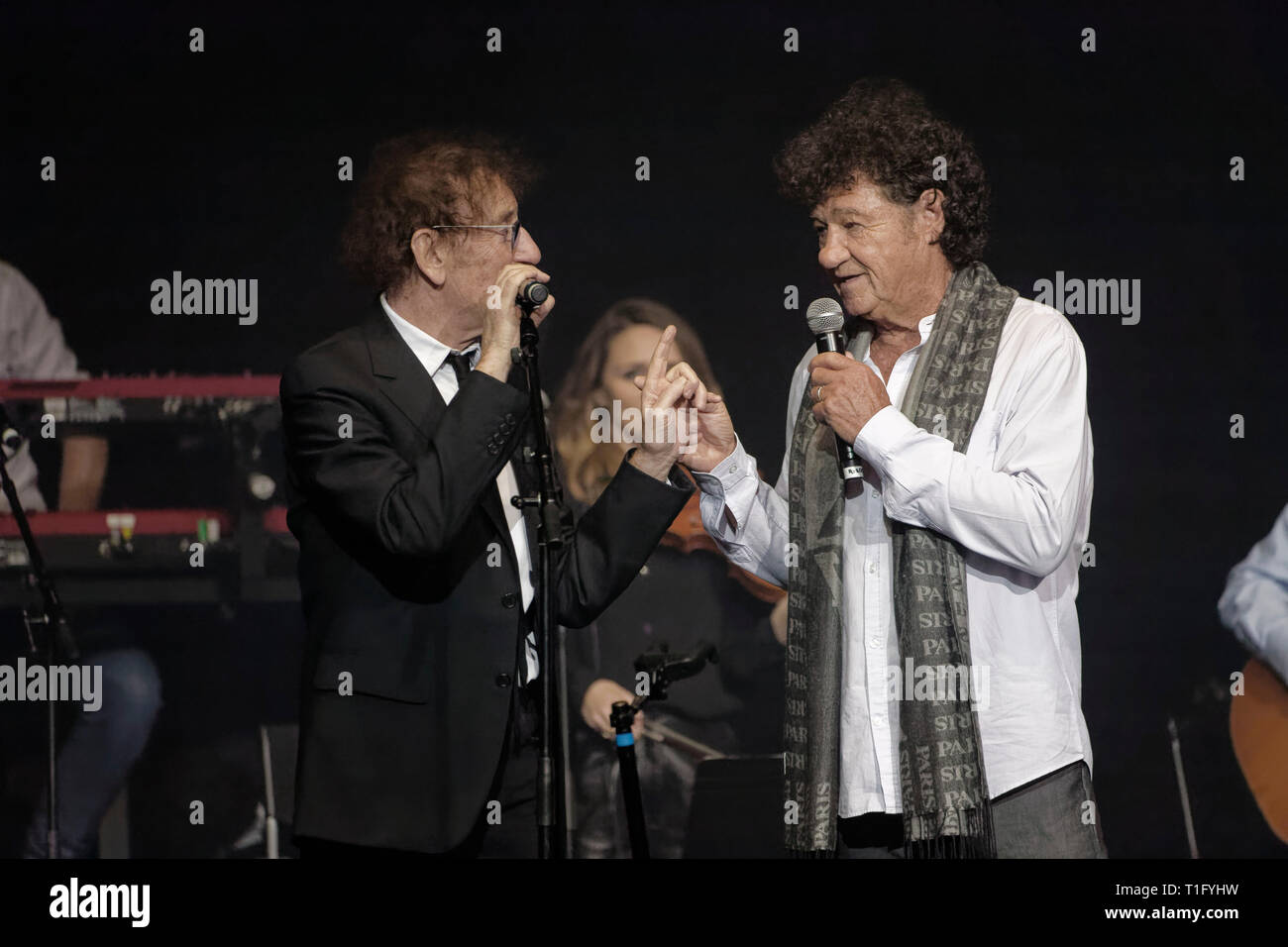 Paris, Frankreich. 18 Mär, 2019. Alain Souchon und Robert Charlebois durchführen, während der XIV Charity Gala gegen die Alzheimer Krankheit am Olympia Stockfoto