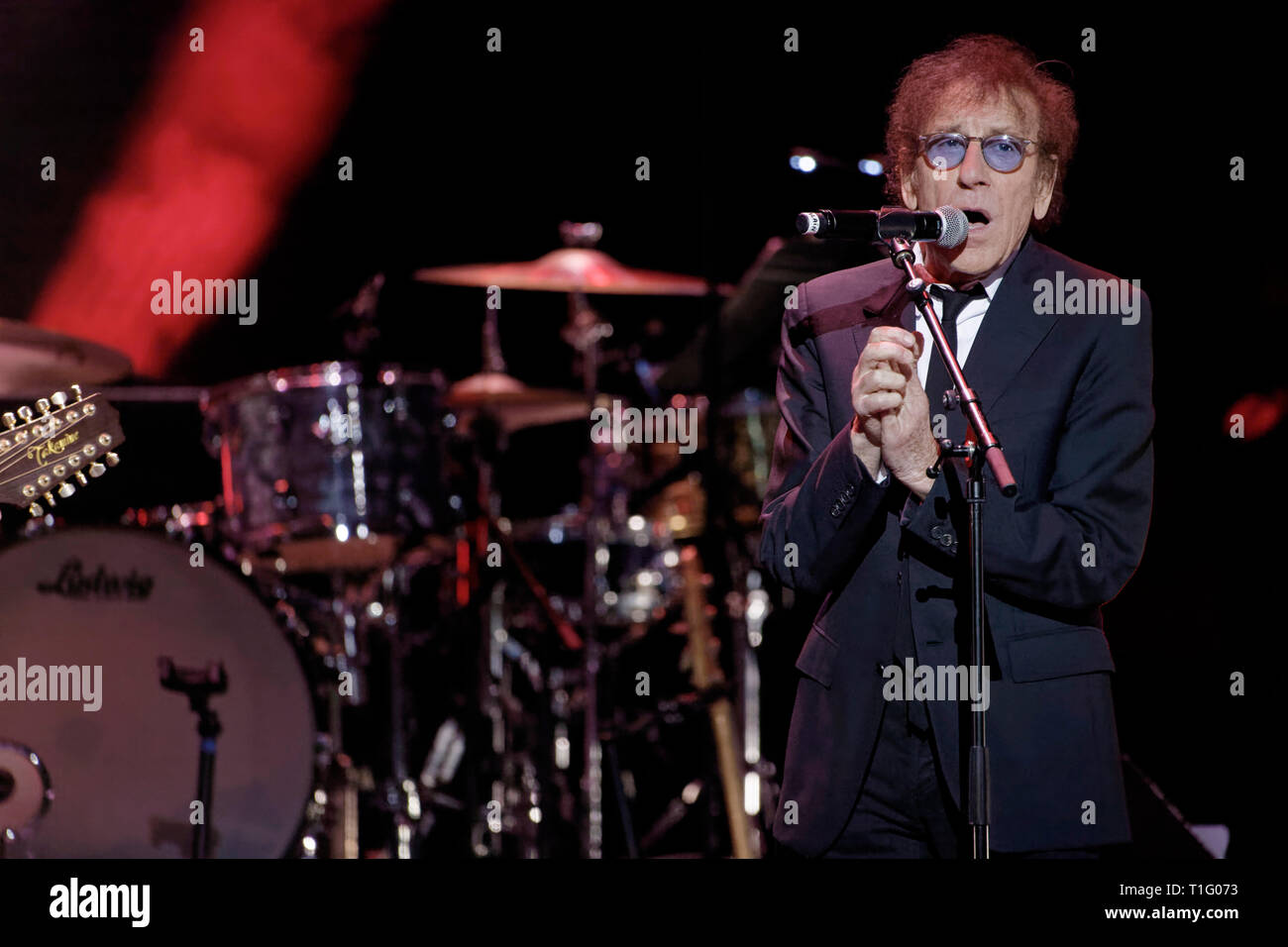 Paris, Frankreich. 18 Mär, 2019. Alain Souchon führt während der XIV Charity Gala gegen die Alzheimer Krankheit am Olympia am 18. März 2019 Stockfoto