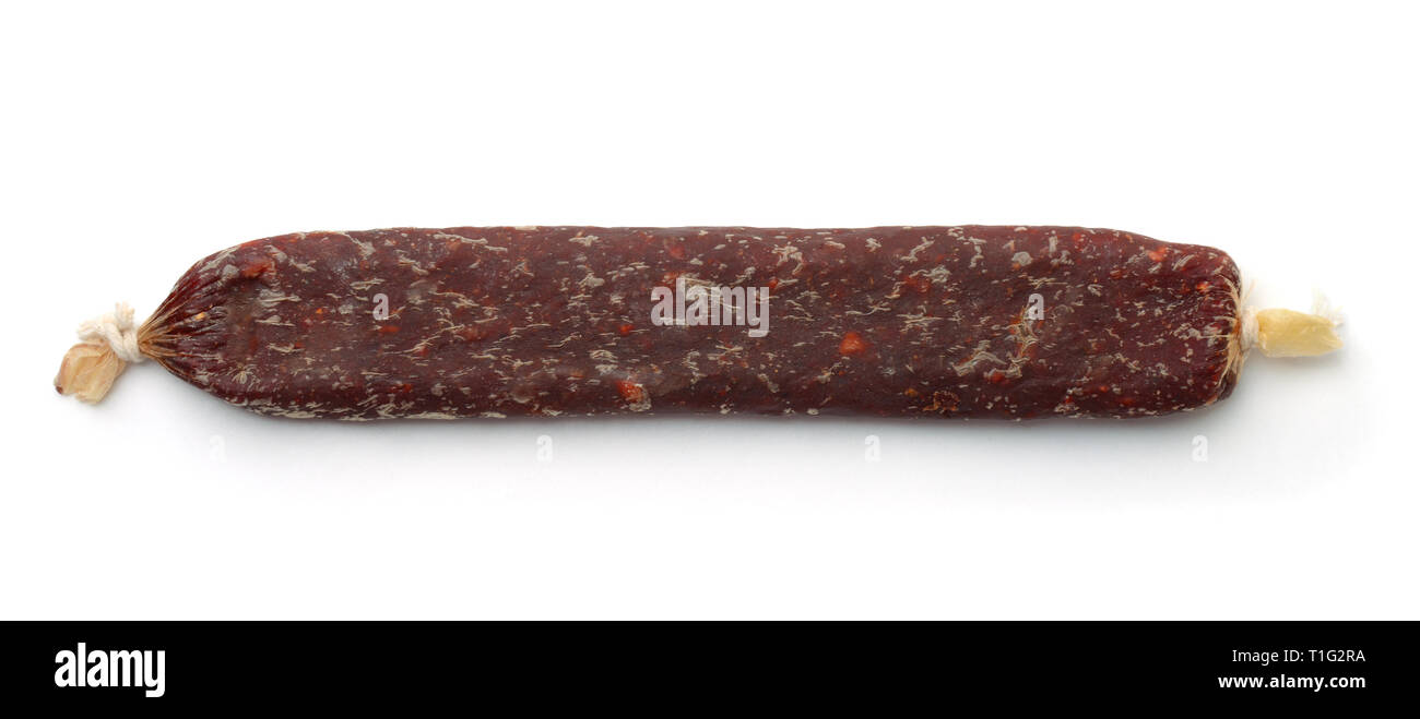 Blick von oben auf die flachen Rindfleisch geräucherte Wurst isoliert auf weißem Stockfoto