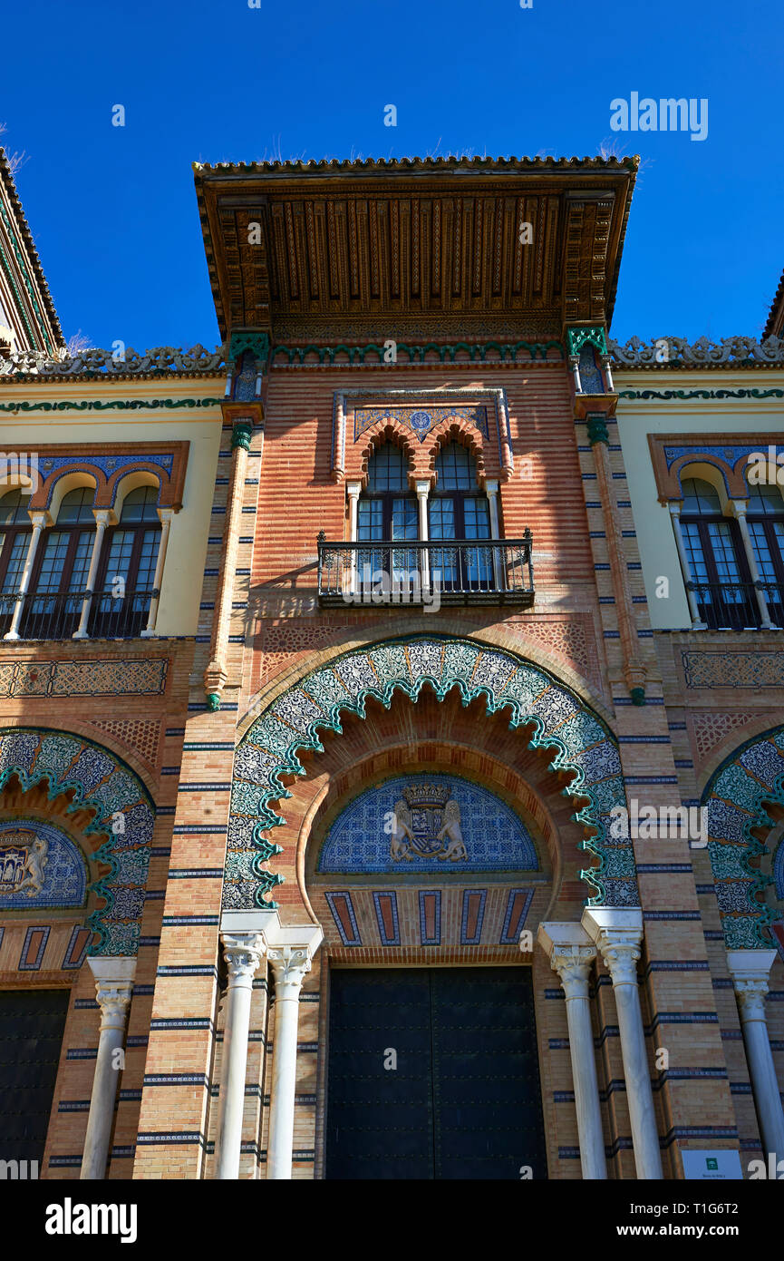 Die arabesque Architektur des Museums für Kunst und Traditionen in Amerika Platz, Sevilla, Spanien Stockfoto