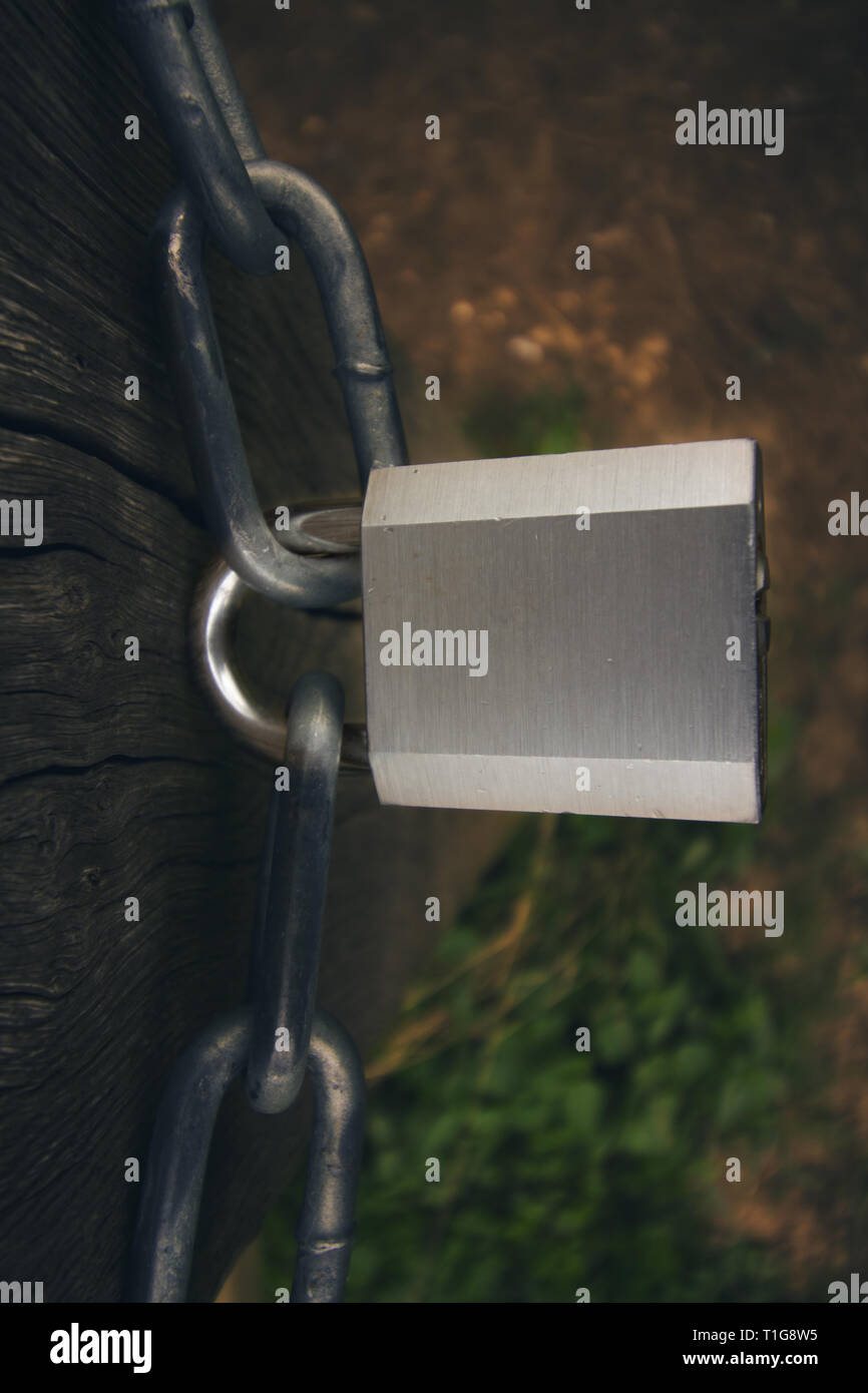 Vorhängeschloss und Kette, Rigbsy Naturschutzgebiet Stockfoto