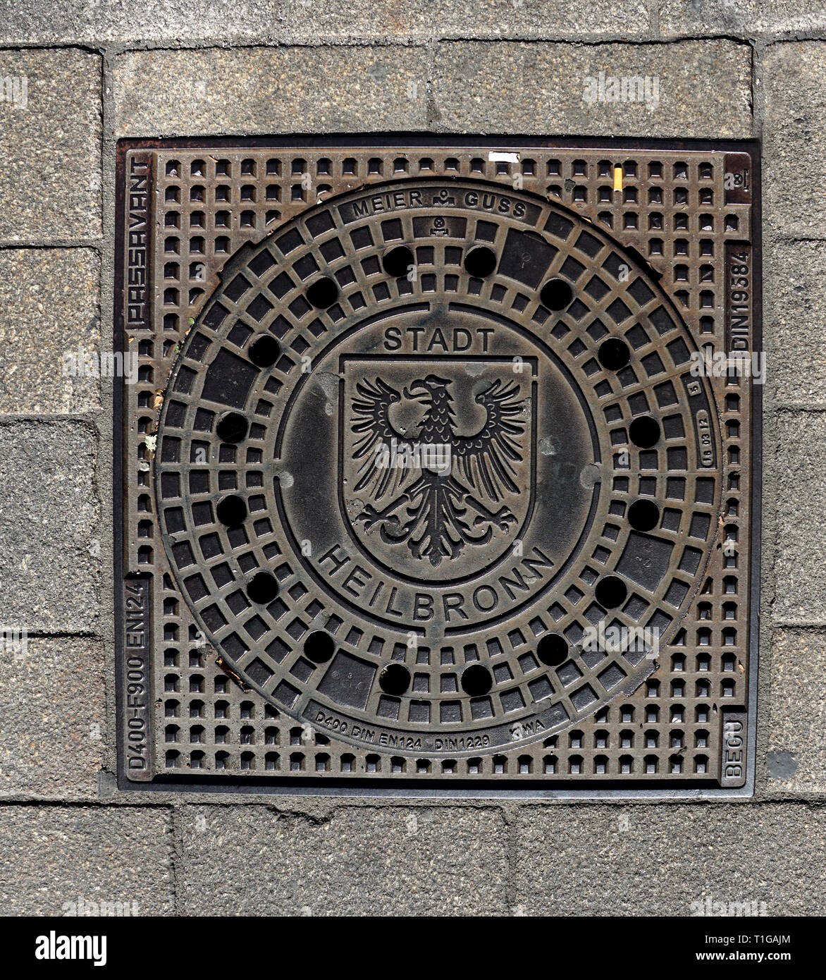 Schachtdeckel mit Stadtwappen von Heilbronn Stockfoto