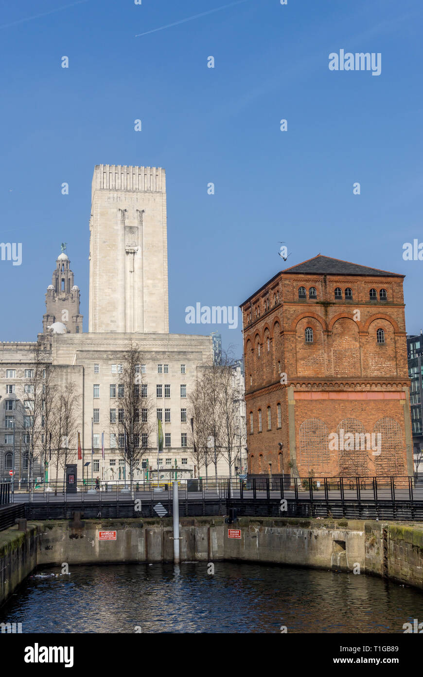 Georges dock Gebäude und der Liver Building, Liverpool, England, UK. Stockfoto