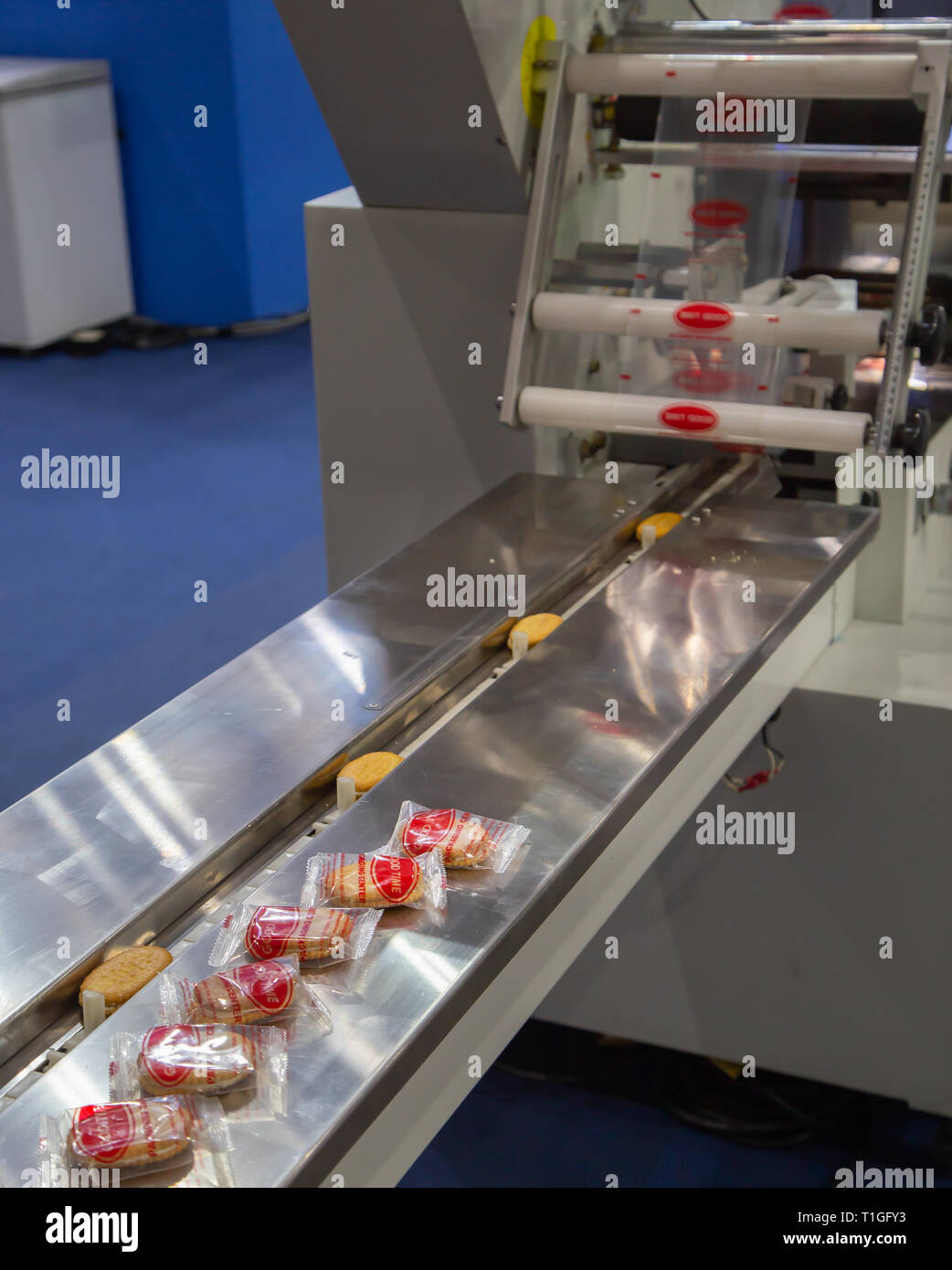 Bangkok, Thailand - 13. Februar 2019: Biskuit Verpackungen aus Kunststoff Maschine zeigen in Food Pack Asien 2019 Stockfoto