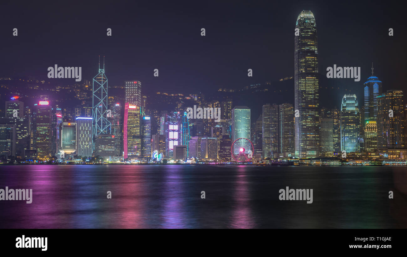 Panorama von Hong Kong und den Hafen bei Nacht Stockfoto