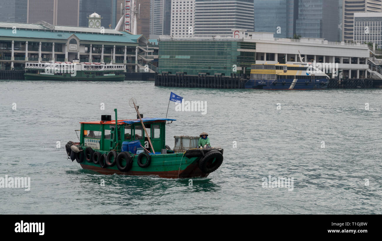 Eine hölzerne Junk in den Hafen von Hong Kong Stockfoto