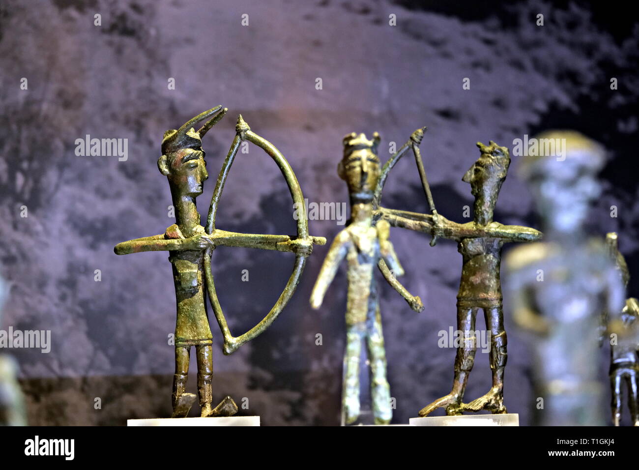 Nuraghischen Bronzen mit Bogenschießen Stockfoto