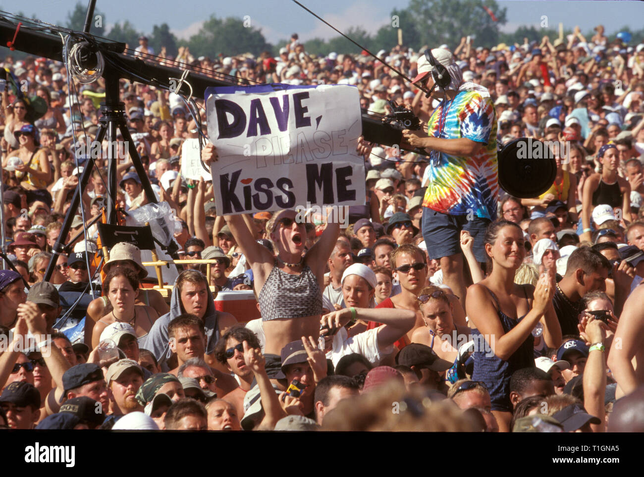 Ein Konzert Ventilator zeigt eine Meldung für Dave Matthews während der DMB-Leistung bei Woodstock 99 in Rom, New York. Stockfoto