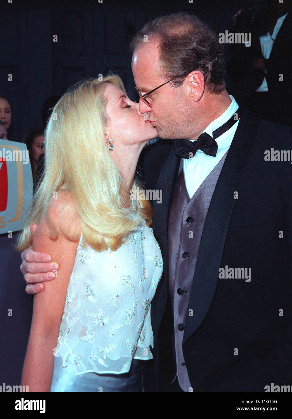 LOS ANGELES, Ca - 1. Februar 1999: "Frasier" star Kelsey Grammer & Frau CAMILLE GRAMMER an der 1. jährlichen TV Guide Awards in Los Angeles. © Paul Smith/Featureflash Stockfoto