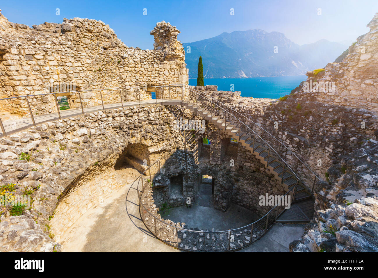 Riva del Garda, Blick von der Burgruine Il Bastione am Gardasee, Trient, Italien Stockfoto