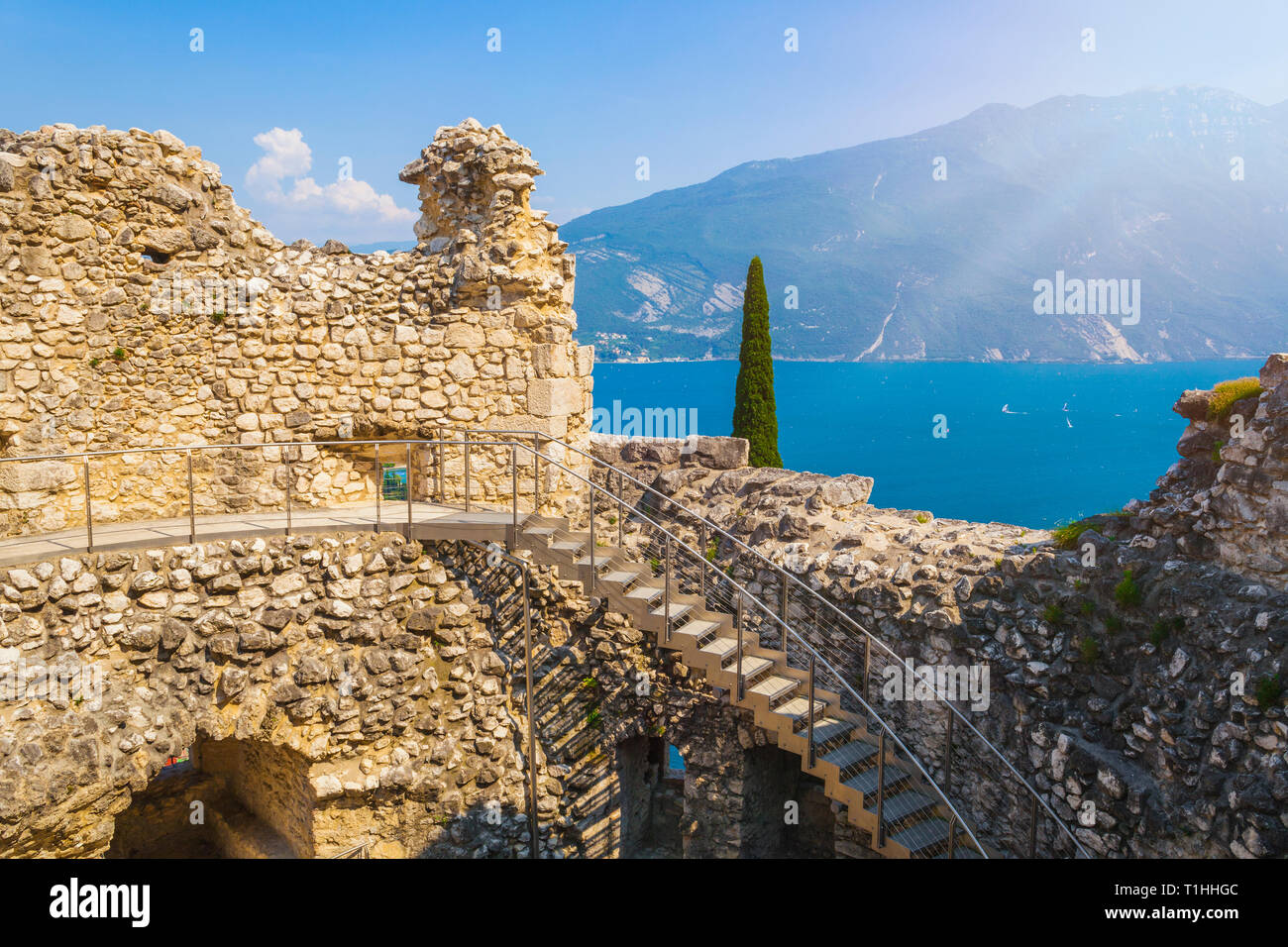 Riva del Garda, Blick von der Burgruine Il Bastione am Gardasee, Trient, Italien Stockfoto