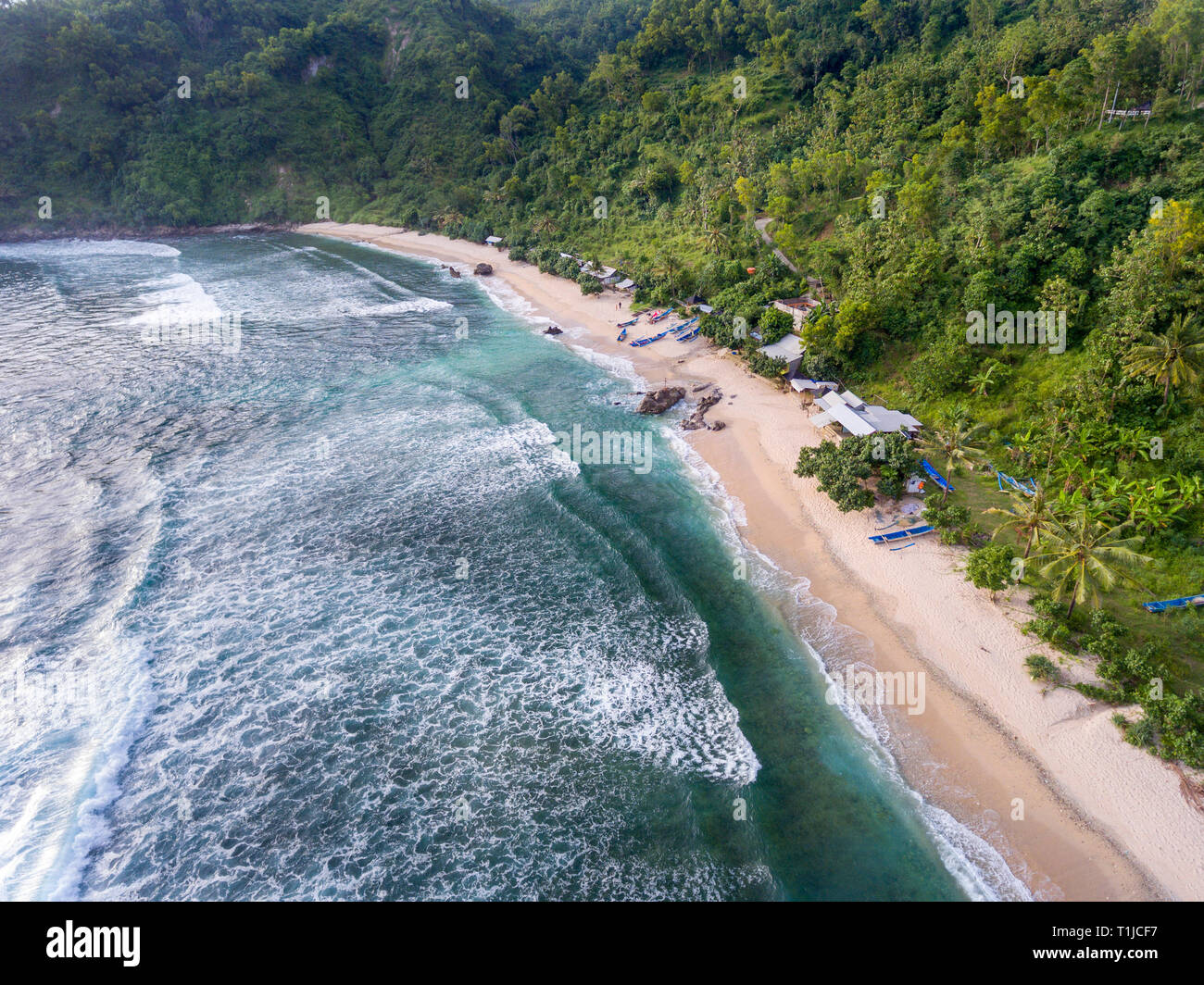 Einen einsamen Strand im Süden von Yogya von Wald umgeben. Teil der wedi Ombo Strand Stockfoto