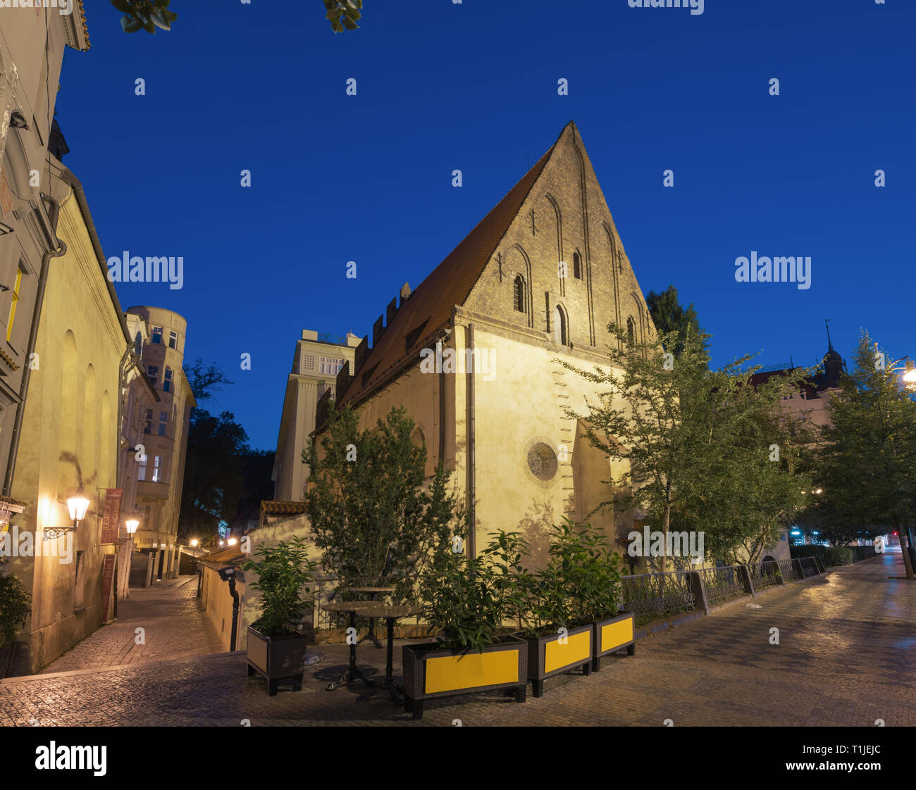 Prag: Staronova (Alt Neu) Synagoge in der Dämmerung Stockfoto