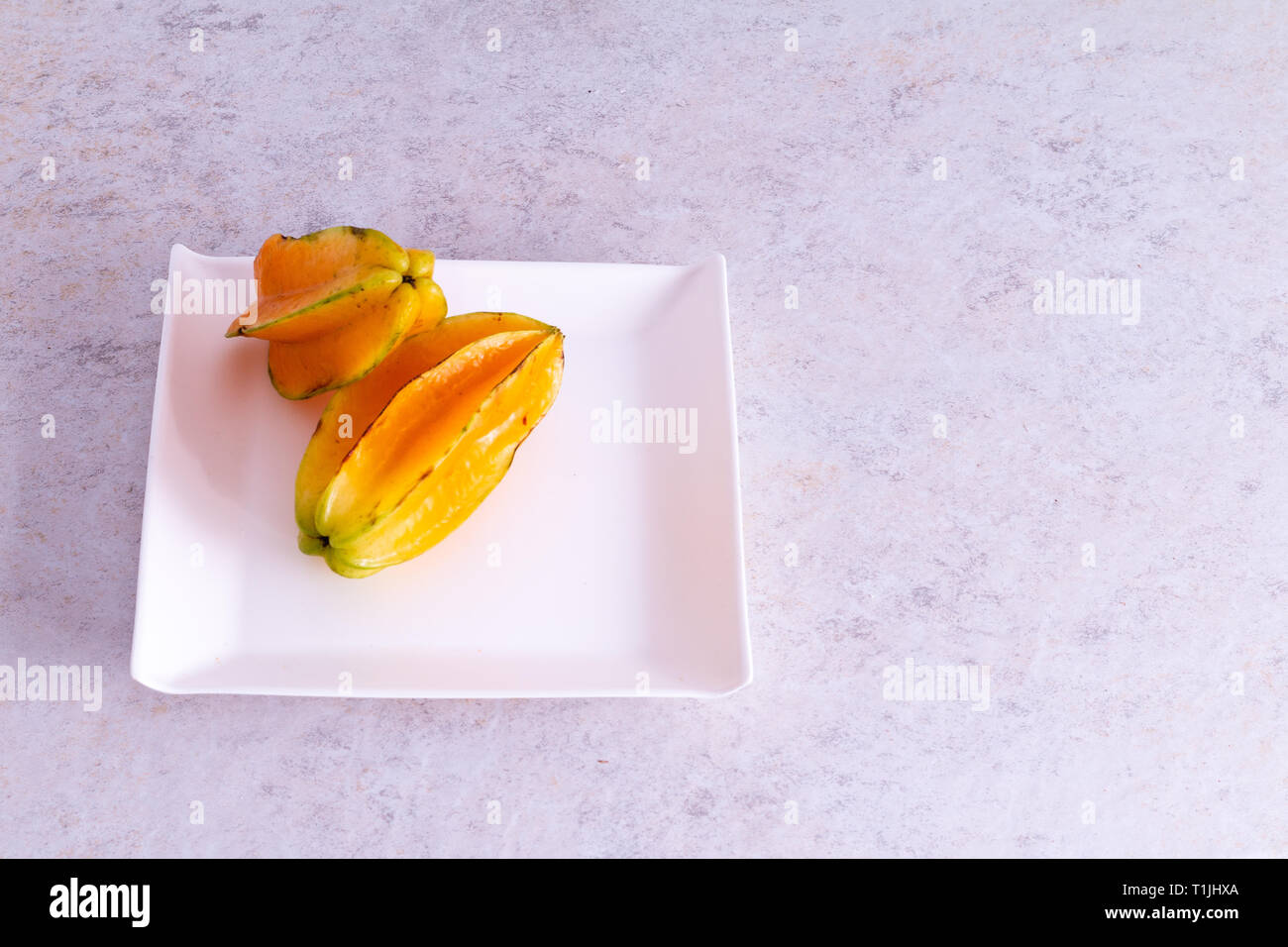 Star Fruit mit weißem Hintergrund Stockfoto