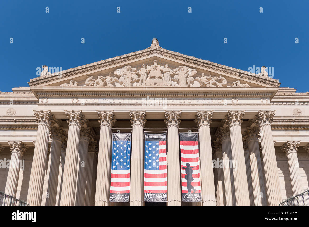 National Archives, Washington DC, USA. Blick auf die kunstvoll geschnitzten Fassade des Gebäudes, in dem uns der Unabhängigkeitserklärung und der Verfassung Stockfoto