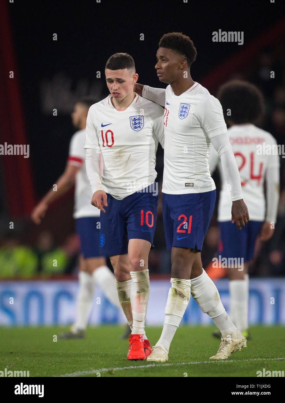 Bournemouth, UK. 26 Mär, 2019. Phil Foden (Manchester City) von England U21 & Demarai Grau (Leicester City) von England U21-Reaktion nach dem Gegentor das Siegtor während der internationalen Freundschaftsspiel zwischen England U 21 und U 21 in der Goldsands Stadion, Bournemouth, England am 26. März 2019. Foto von Andy Rowland. Credit: Andrew Rowland/Alamy leben Nachrichten Stockfoto