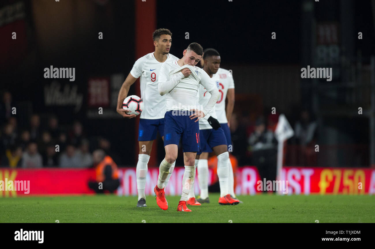 Bournemouth, UK. 26 Mär, 2019. Phil Foden (Manchester City) von England U21-Reaktion, nachdem seine Mannschaft ein Tor in der letzten Minute während der internationalen Freundschaftsspiel zwischen England U 21 und U 21 in der Goldsands Stadion, Bournemouth, England verklebt am 26. März 2019. Foto von Andy Rowland. Credit: Andrew Rowland/Alamy leben Nachrichten Stockfoto