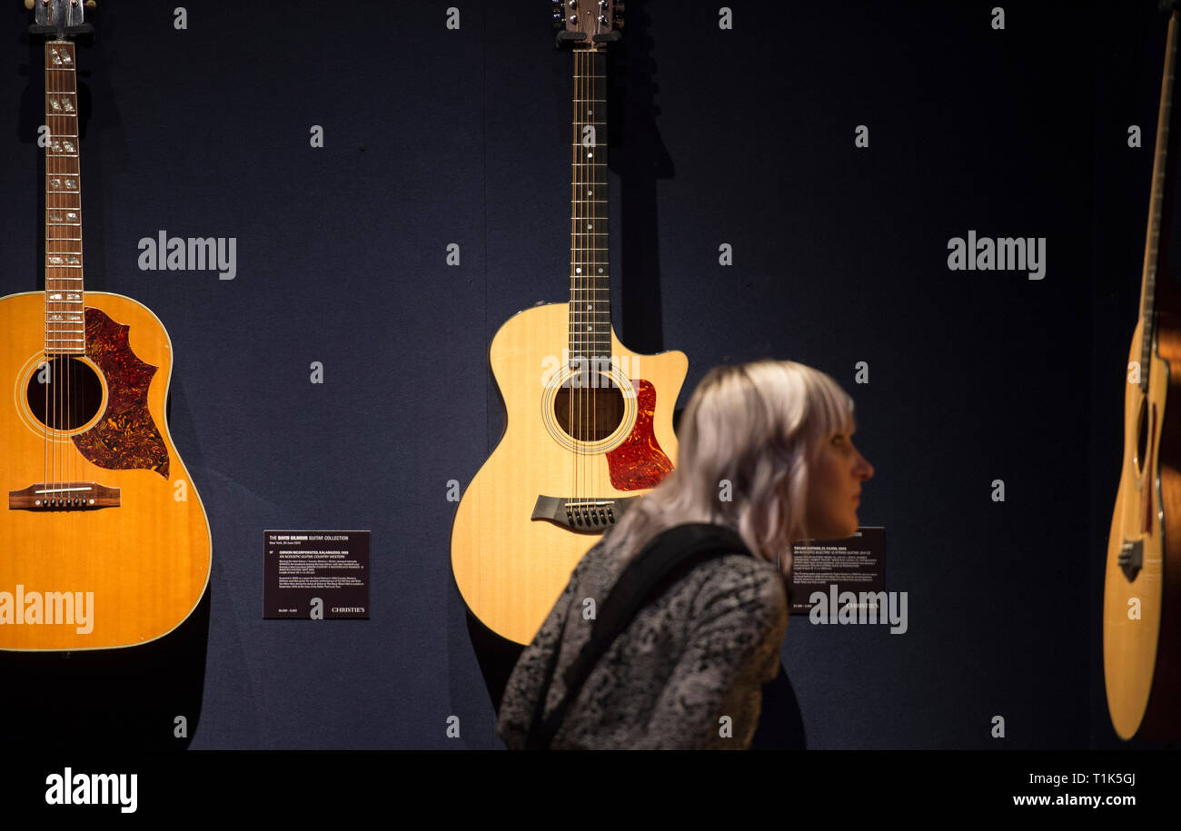Christies, King Street, London, UK. 27. März, 2019. Christie's enthüllen die langerwartete Vorschau der persönlichen Gitarre Sammlung von Rock'n'Roll Legende David Gilmour, Gitarrist, Sänger und Songwriter von Pink Floyd. Der erste Anschlag für die pre-sale Wanderausstellung, die 120 + Gitarre Highlights werden verkauft, mit dem Erlös Nächstenliebe zu fördern. Credit: Malcolm Park/Alamy Leben Nachrichten. Stockfoto