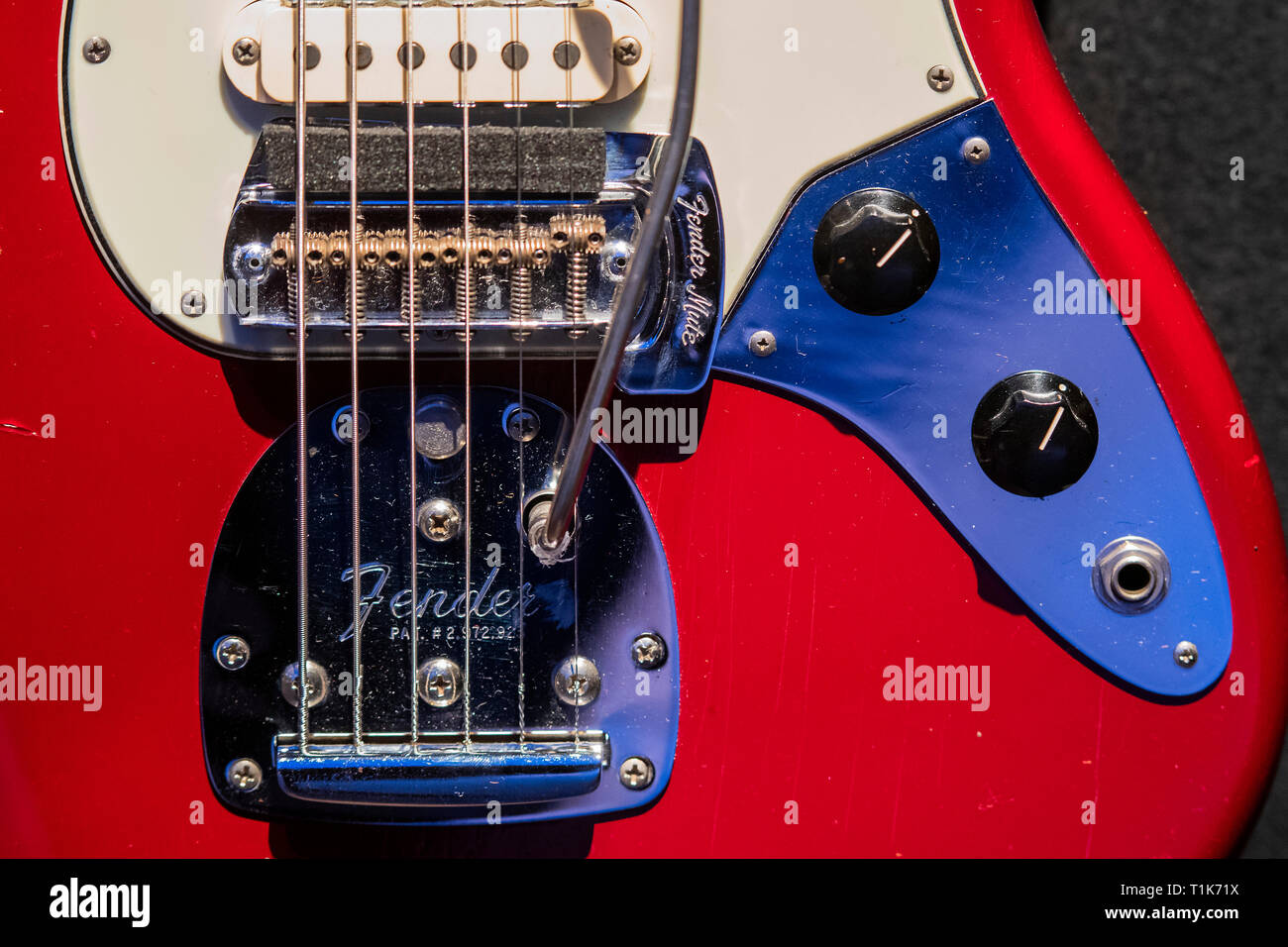 London, Großbritannien. 27. Mär 2019. Eine Fender Stratocaster, 1984, est $ 15-30.000 - Christie's präsentiert eine Vorschau der persönlichen Gitarre Sammlung von Rock'n'Roll Legende David Gilmour, Gitarrist, Sänger und Songwriter von Pink Floyd. Es bot die Gelegenheit zu sehen, die 120 + Gitarre Highlights verkauft, mit dem Erlös Nächstenliebe zu fördern. Die Ausstellung wird für die Öffentlichkeit vom 27. bis 31. März 2019. Credit: Guy Bell/Alamy leben Nachrichten Stockfoto