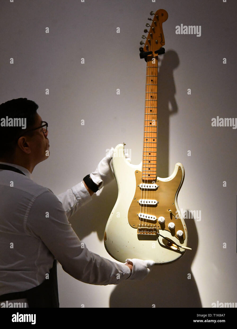 Weiße Fender Stratocaster Seriennummer 0001 Stockfotos & Weiße ...