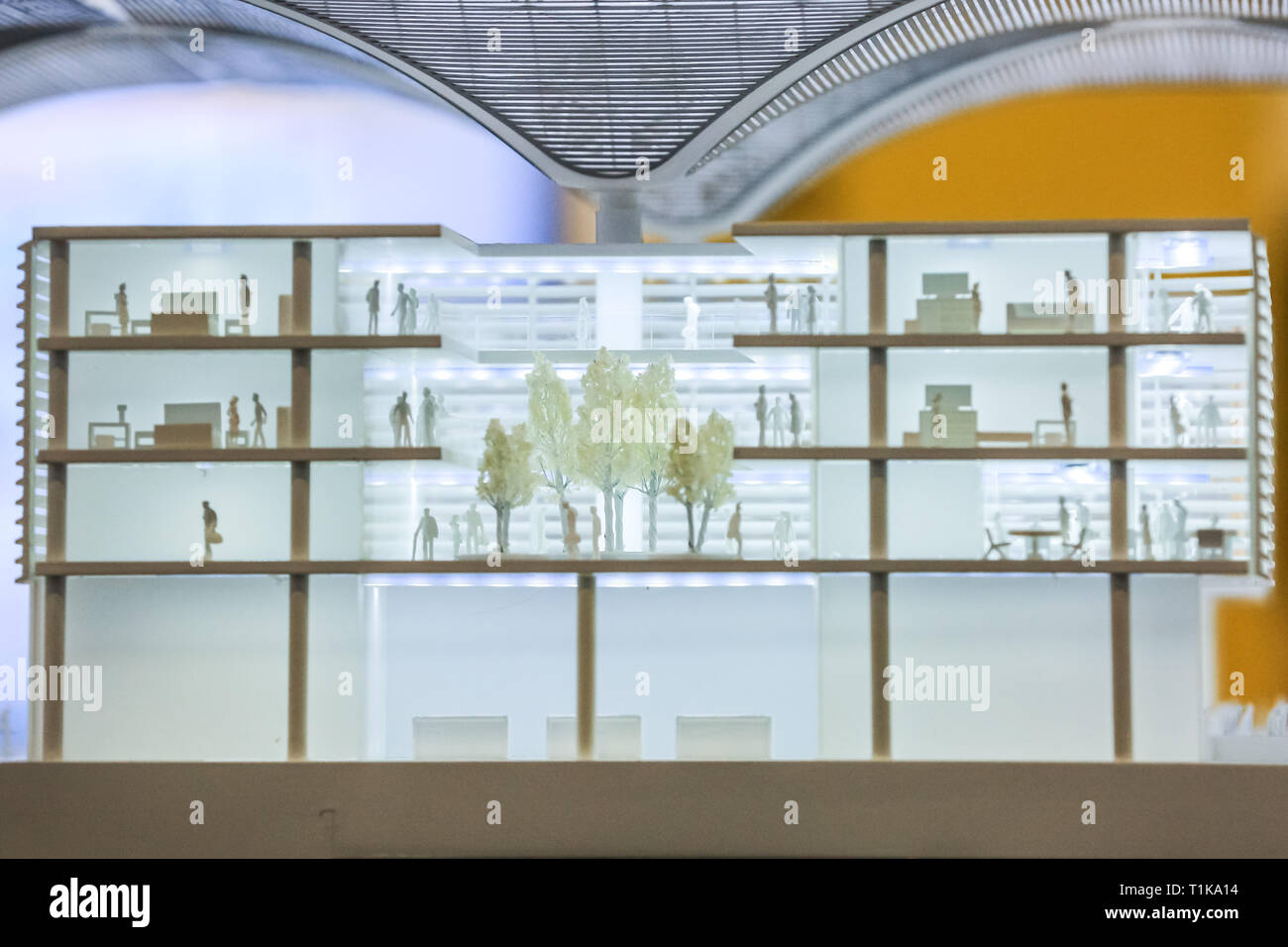 ExCel, London, UK. 27 Mär, 2019. Ein Modell von einem Passagier Terminal von Grimshaw Architektur und Planung. Die Passenger Terminal Expo 2019 bringt Aussteller und Fachbesucher die neuesten Technologien und Produkte von mehr als 350 der weltweit führenden Anbieter von Lösungen zum Flughafen zu sehen. Credit: Imageplotter/Alamy leben Nachrichten Stockfoto