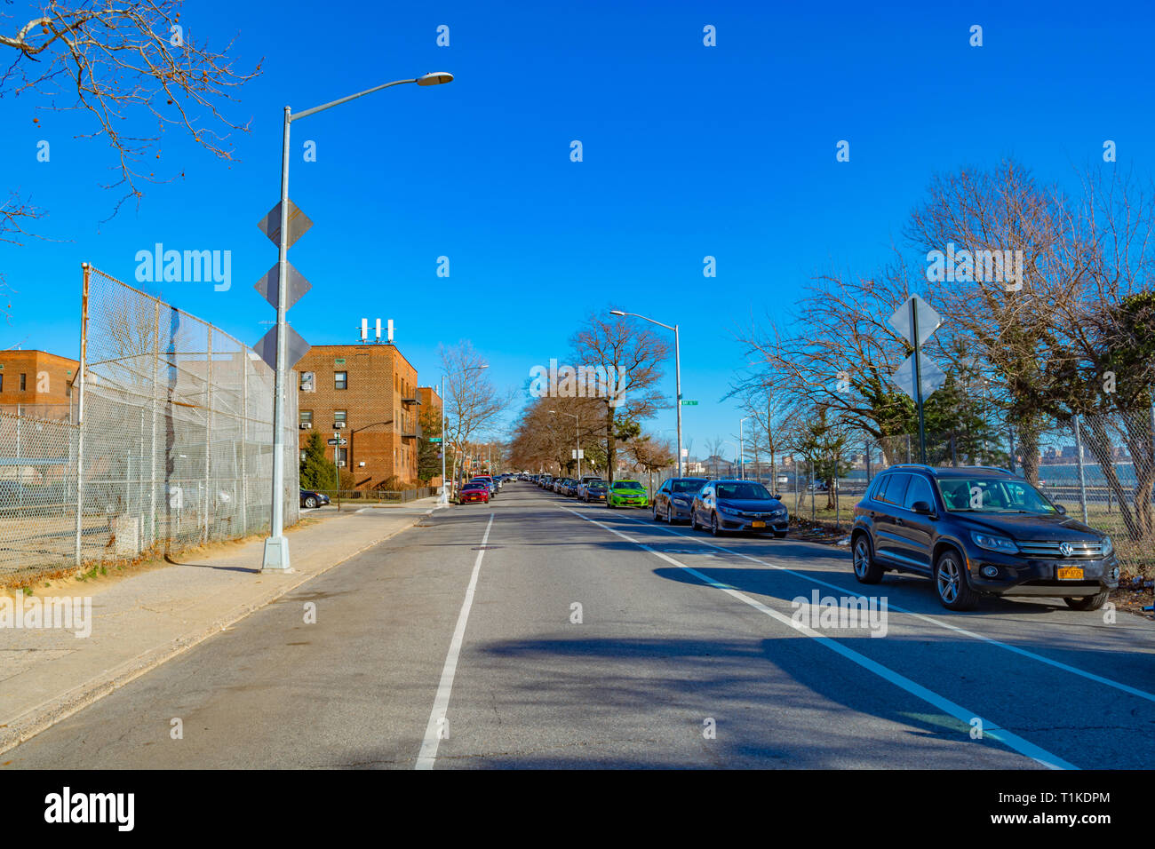 Eine Straße in der bensonhurst Nachbarschaft in Brooklyn, Frühling 2019 Stockfoto