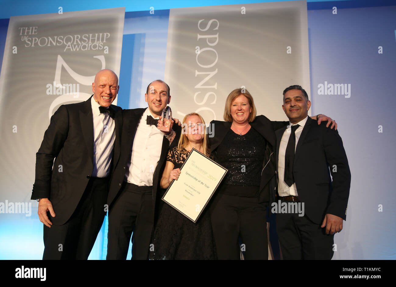 Gewinner des Sponsoring des Jahres auf der Bühne während der britischen Sponsoring Awards 2019 in London Marriott Hotel Grosvenor Square, London statt. Stockfoto Gewinner des Sponsoring des Jahres auf der Bühne während der britischen Sponsoring Awards 2019 in London Marriott Hotel Grosvenor Square, London statt. Stockfoto