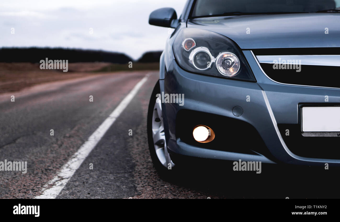 Nahaufnahme der neue Silver Auto Parken auf der Straße Stockfoto