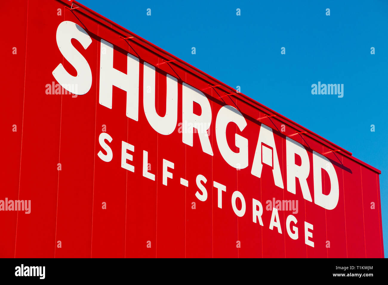 Shurgard Self store Ware House / Self Storage Lager und Schild / Zeichen für die Self Storage Company. London. UK. (106) Stockfoto