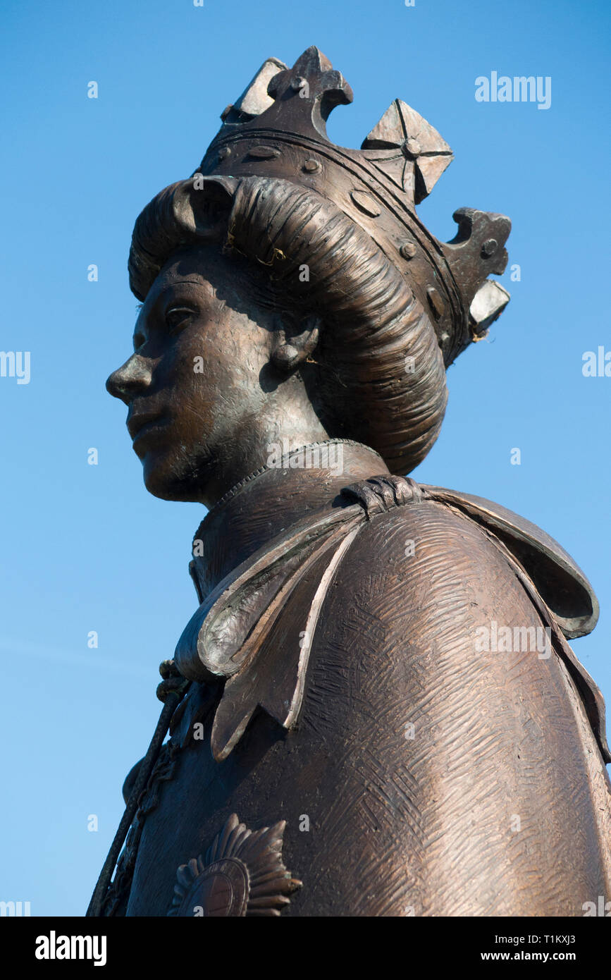 Statue von Königin Elizabeth II. von dem Bildhauer James Butler bei Runnymede, Surrey. Runnymede war der Ort der Unterzeichnung der Magna Charta im Jahre 1215 AD. UK. (106) Stockfoto