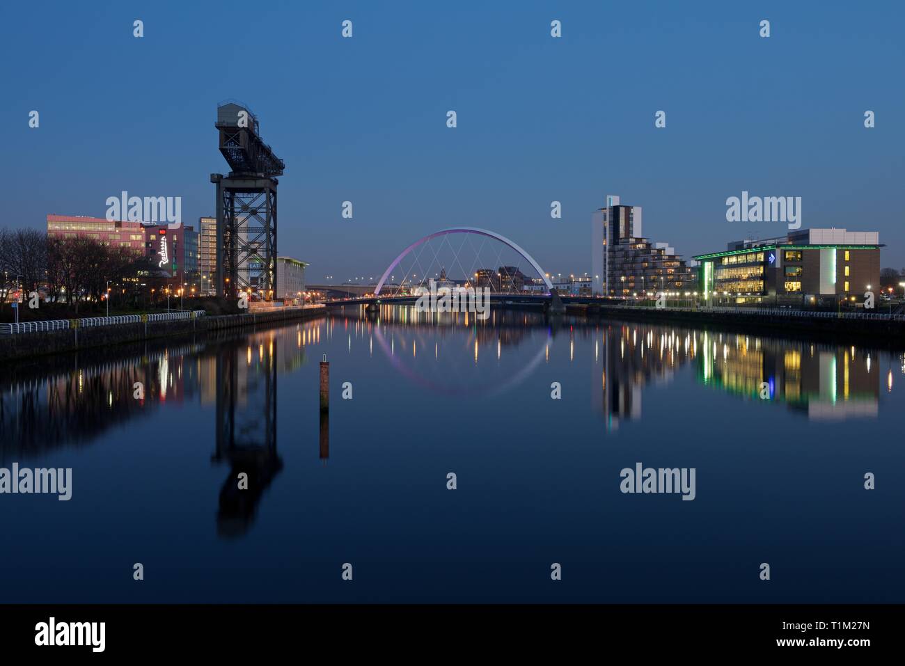 Glasgow in der Nacht Stockfoto