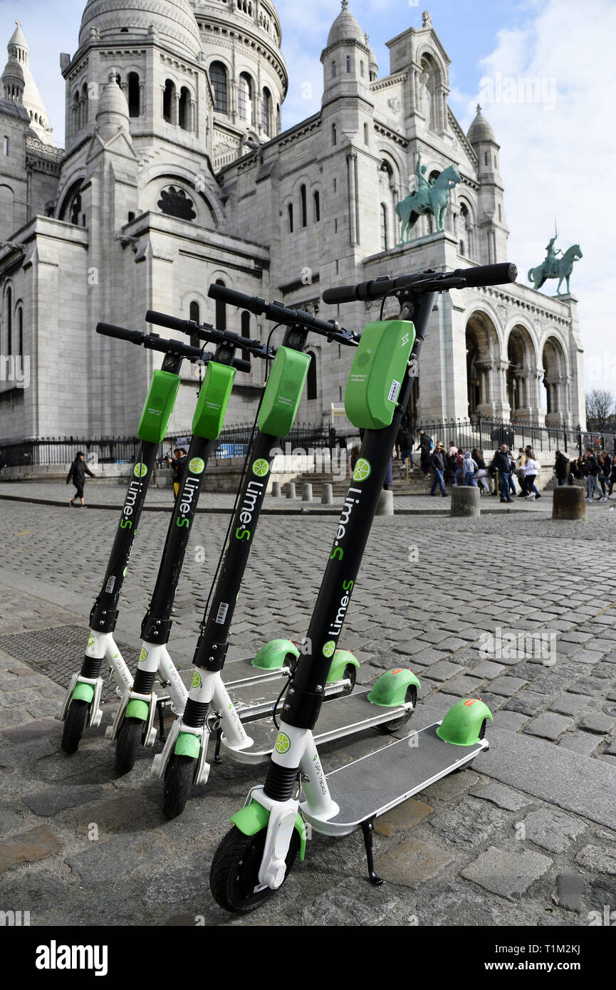 Geparkt Limes Roller - Montmartre - Paris - Frankreich Stockfoto