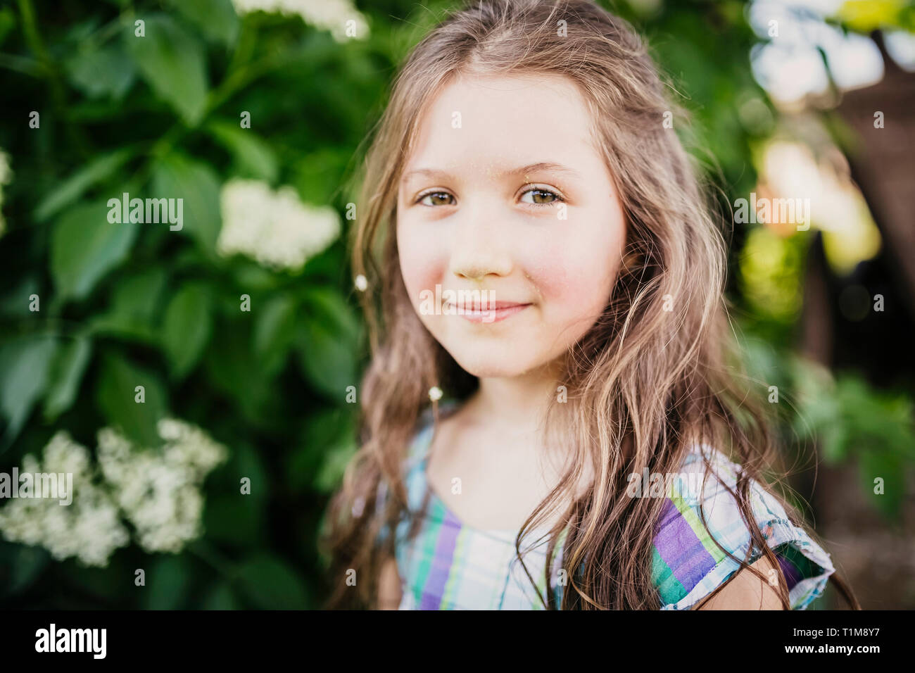 Porträt Lächeln, selbstbewusste Mädchen Stockfoto