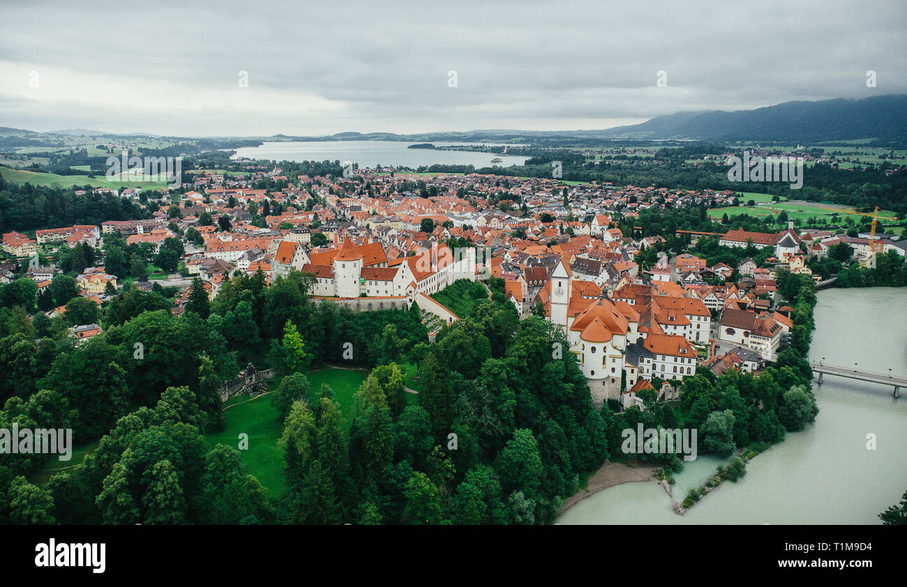 Drone sicht Stadtbild, Füssen, Bayern, Deutschland Stockfoto