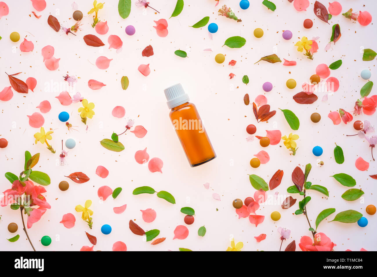 Drogen konzeptionelle Flache Ansicht verschiedener Medikamente auf colorfyl Hintergrund legen Stockfoto