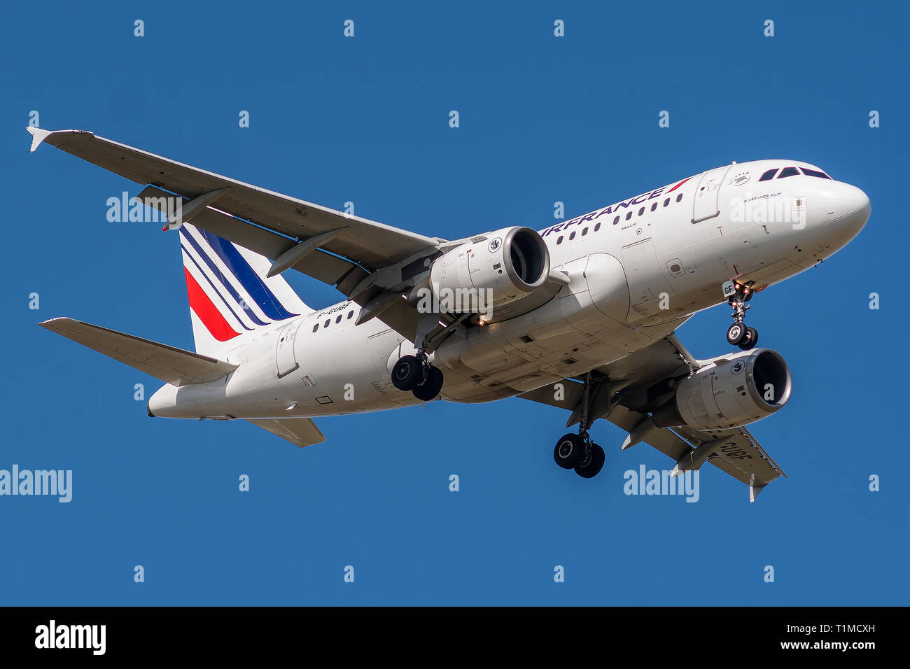 F-GUGF, Airbus A 318-111-2109, März 26, 2019 Landung auf den Pisten von Paris Roissy Charles de Gaulle Airport am Ende von Flug Air France AF 1229 co Stockfoto