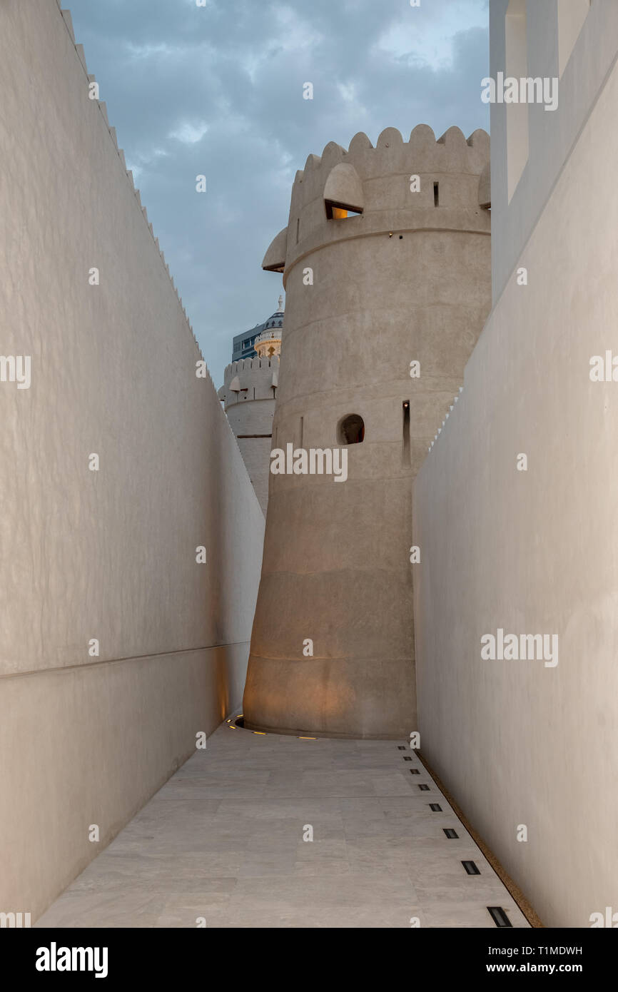 Anzeigen von Qasr Al Hosn Abu Dhabi auch bekannt als Al Hosn Palace ist ein 250 Jahre altes Fort Stockfoto